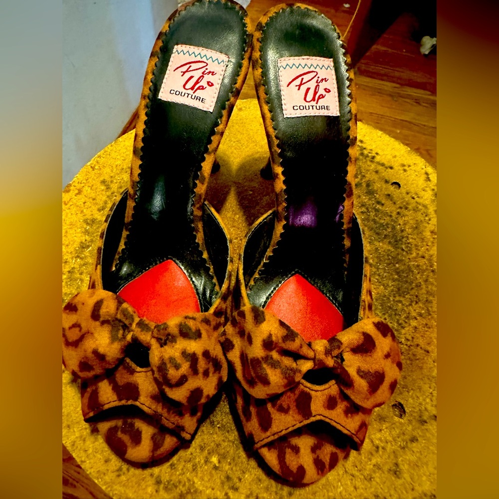 Pin Up Girl open toed shoes with leopard print